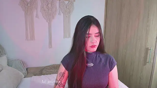 Snapshot of iriswest_ chatting on July 25, 3:04 am iriswest online show from July 25, 3:04 am