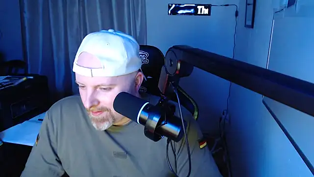 Snapshot of DerPornoPete chatting on December 27, 10:26 pm DerPornoPete online show from December 27, 10:26 pm