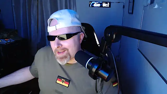 Snapshot of DerPornoPete chatting on January 23, 1:30 am DerPornoPete online show from January 23, 1:30 am