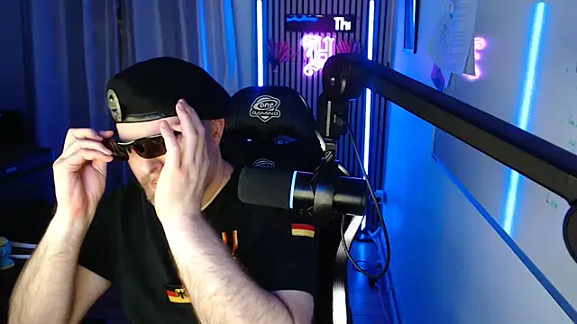 DerPornoPete online show from July 18, 10:24 pm