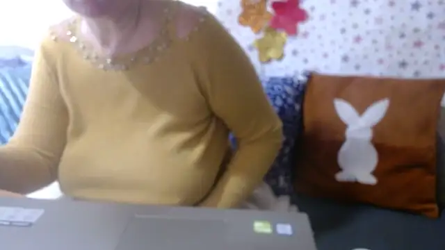 QueenLana online show from December 17, 9:15 am