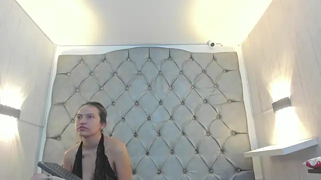 danaythamara1 online show from February 12, 8:40 pm