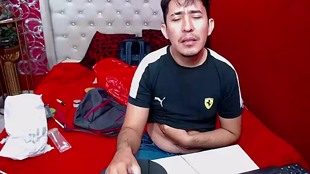 Snapshot of shannentrans chatting on November 29, 12:24 am shannentrans online show from November 29, 12:24 am