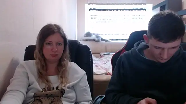 Snapshot of PeterAndJen chatting on March 12, 3:40 pm PeterAndJen online show from March 12, 3:40 pm