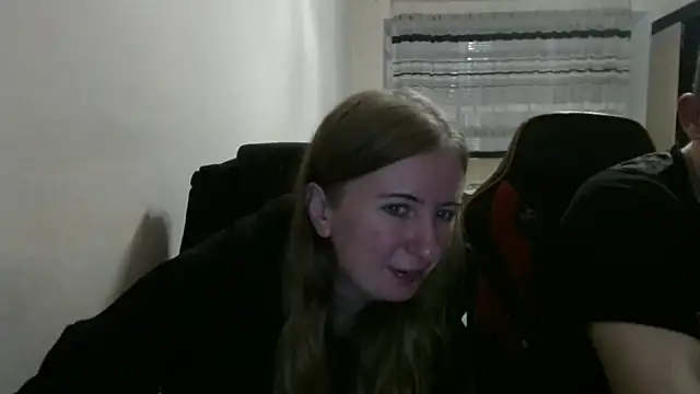 Snapshot of PeterAndJen chatting on October 22, 7:13 pm PeterAndJen online show from October 22, 7:13 pm