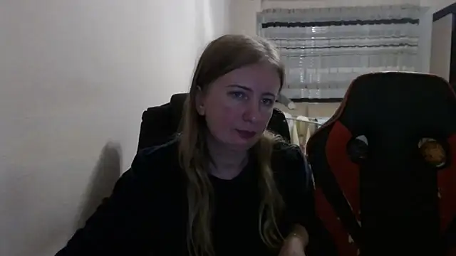 Snapshot of PeterAndJen chatting on October 28, 7:27 pm PeterAndJen online show from October 28, 7:27 pm