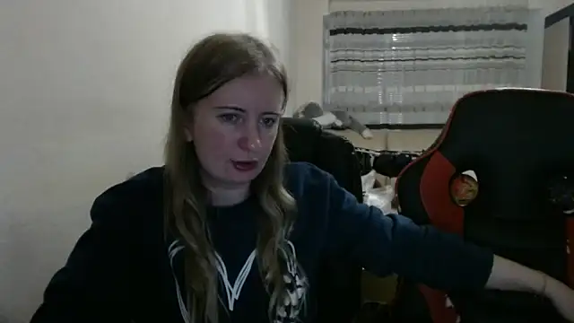 Snapshot of PeterAndJen chatting on November 1, 8:22 pm PeterAndJen online show from November 1, 8:22 pm