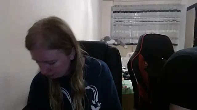 Snapshot of PeterAndJen chatting on November 2, 8:33 pm PeterAndJen online show from November 2, 8:33 pm