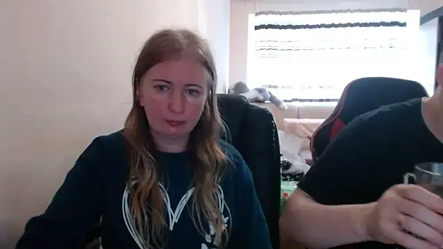 Snapshot of PeterAndJen chatting on November 3, 8:37 am PeterAndJen online show from November 3, 8:37 am