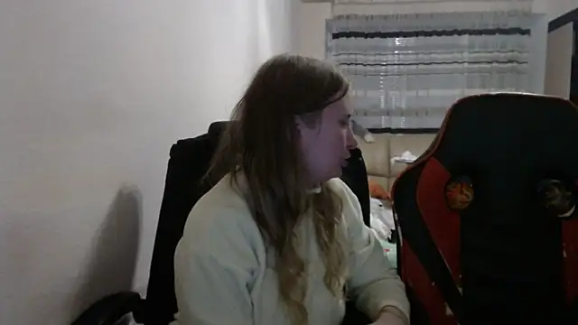 Snapshot of PeterAndJen chatting on November 5, 7:14 pm PeterAndJen online show from November 5, 7:14 pm