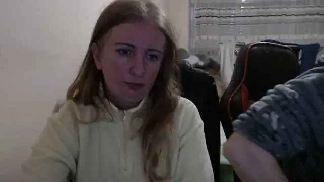 Snapshot of PeterAndJen chatting on November 7, 7:47 pm PeterAndJen online show from November 7, 7:47 pm