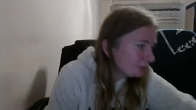 Snapshot of PeterAndJen chatting on November 8, 7:56 pm PeterAndJen online show from November 8, 7:56 pm