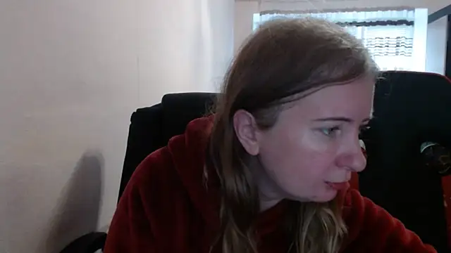 Snapshot of PeterAndJen chatting on November 13, 8:35 am PeterAndJen online show from November 13, 8:35 am