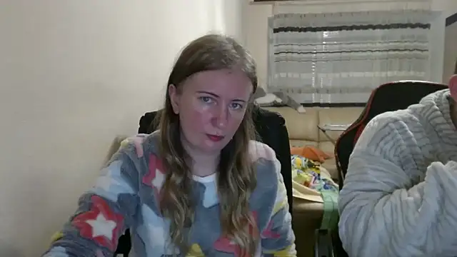 Snapshot of PeterAndJen chatting on November 24, 7:24 pm PeterAndJen online show from November 24, 7:24 pm