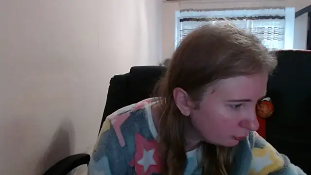 Snapshot of PeterAndJen chatting on November 28, 8:17 am PeterAndJen online show from November 28, 8:17 am