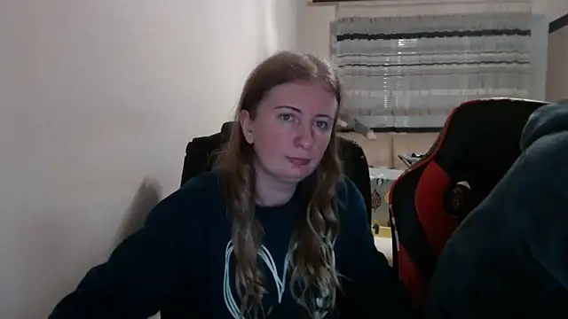 Snapshot of PeterAndJen chatting on December 4, 7:44 pm PeterAndJen online show from December 4, 7:44 pm