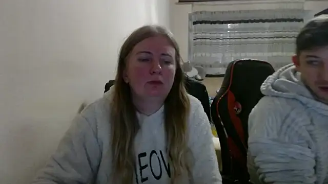 Snapshot of PeterAndJen chatting on December 13, 8:04 pm PeterAndJen online show from December 13, 8:04 pm