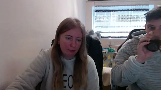 Snapshot of PeterAndJen chatting on December 14, 8:09 am PeterAndJen online show from December 14, 8:09 am