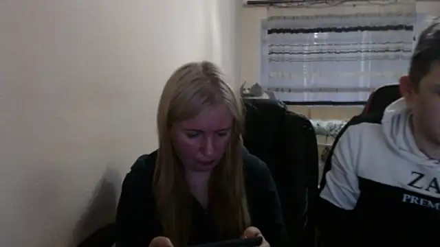 Snapshot of PeterAndJen chatting on May 4, 6:04 pm PeterAndJen online show from May 4, 6:04 pm