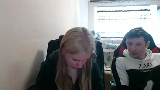 Snapshot of PeterAndJen chatting on May 5, 7:27 am PeterAndJen online show from May 5, 7:27 am