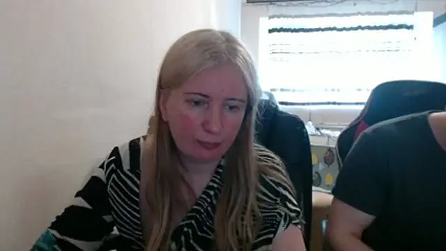 Snapshot of PeterAndJen chatting on May 11, 4:04 pm PeterAndJen online show from May 11, 4:04 pm