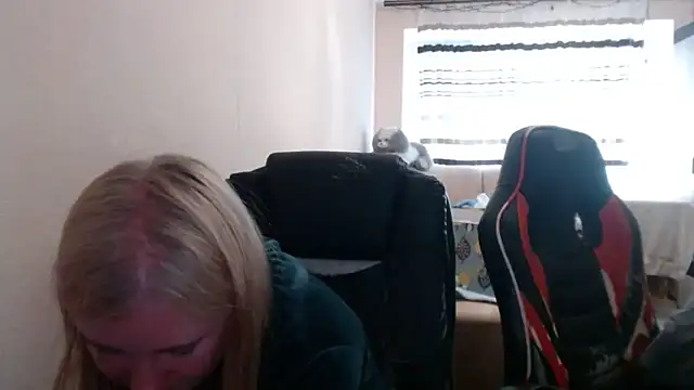 Snapshot of PeterAndJen chatting on May 14, 7:09 pm PeterAndJen online show from May 14, 7:09 pm