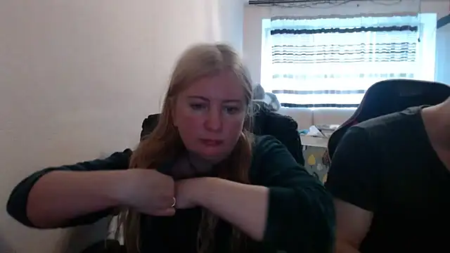 Snapshot of PeterAndJen chatting on May 15, 7:15 am PeterAndJen online show from May 15, 7:15 am