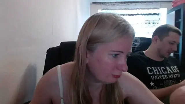 Snapshot of PeterAndJen chatting on May 25, 6:19 am PeterAndJen online show from May 25, 6:19 am