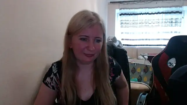 Snapshot of PeterAndJen chatting on May 30, 5:43 pm PeterAndJen online show from May 30, 5:43 pm