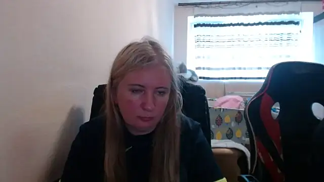 Snapshot of PeterAndJen chatting on June 1, 6:20 pm PeterAndJen online show from June 1, 6:20 pm
