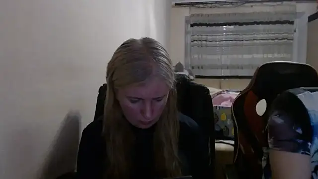 Snapshot of PeterAndJen chatting on June 2, 6:32 pm PeterAndJen online show from June 2, 6:32 pm