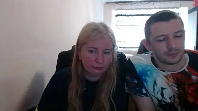 Snapshot of PeterAndJen chatting on June 3, 6:38 am PeterAndJen online show from June 3, 6:38 am