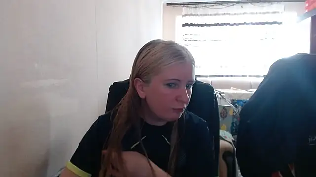 Snapshot of PeterAndJen chatting on June 5, 6:57 pm PeterAndJen online show from June 5, 6:57 pm