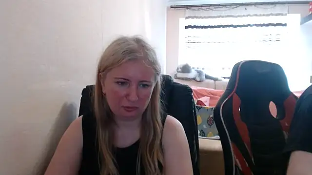 Snapshot of PeterAndJen chatting on June 12, 5:12 pm PeterAndJen online show from June 12, 5:12 pm