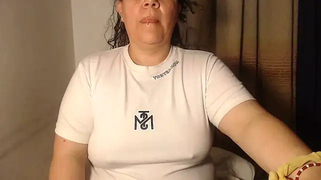 agathamiller01 online show from April 29, 10:41 am