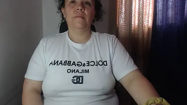Snapshot of agathamiller01 chatting on May 16, 2:27 pm agathamiller01 online show from May 16, 2:27 pm