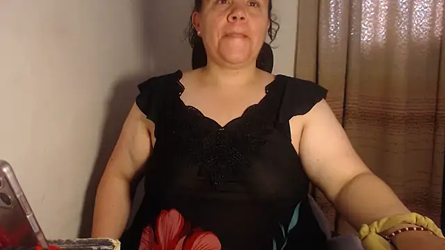 Snapshot of agathamiller01 chatting on May 25, 11:27 am agathamiller01 online show from May 25, 11:27 am