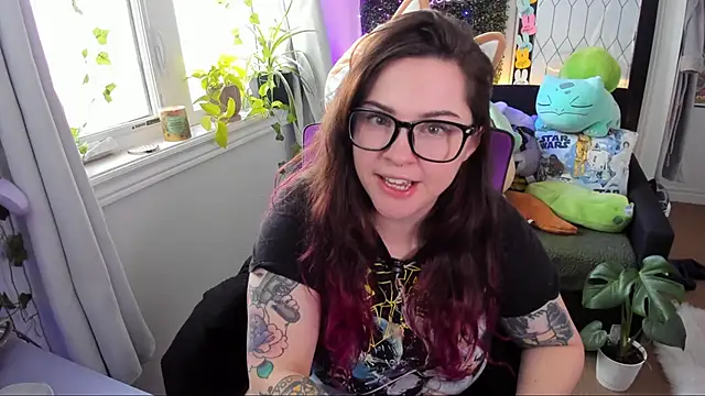JennKenobi online show from May 11, 2:01 pm