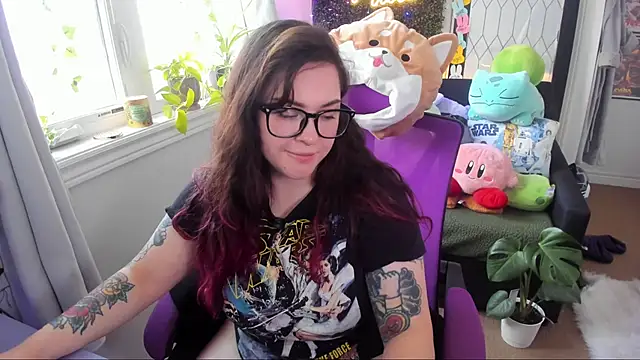 JennKenobi online show from May 11, 2:45 pm
