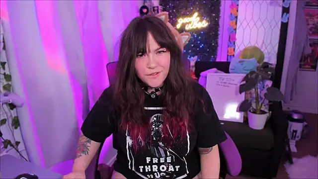 JennKenobi online show from May 13, 2:36 pm