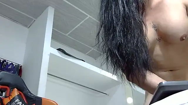 Snapshot of EvaTiffany chatting on February 27, 3:39 am EvaTiffany online show from February 27, 3:39 am