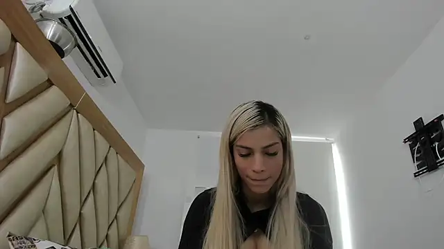 Snapshot of briana_wonder69xxx chatting on May 27, 2:36 pm briana wonder69xxx online show from May 27, 2:36 pm