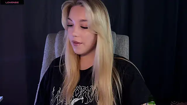 Snapshot of ariashaa chatting on June 10, 1:54 pm ariashaa online show from June 10, 1:54 pm
