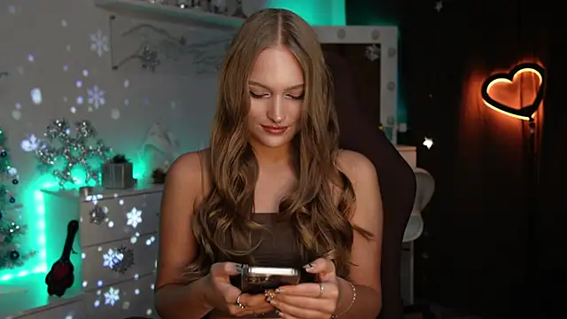 Snapshot of MrsTenderBeast chatting on December 20, 3:30 pm MrsTenderBeast online show from December 20, 3:30 pm