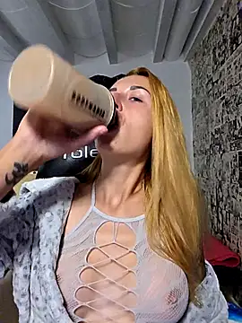 Snapshot of kylie_blck chatting on May 18, 4:07 am kylie blck online show from May 18, 4:07 am
