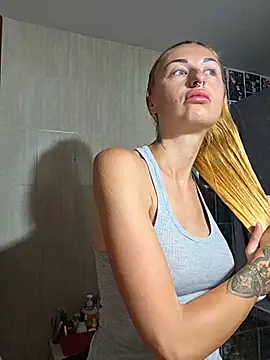Snapshot of kylie_blck chatting on June 4, 3:01 am kylie blck online show from June 4, 3:01 am
