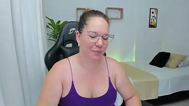 Snapshot of tamy_shine87 chatting on December 14, 9:13 pm tamy shine87 online show from December 14, 9:13 pm