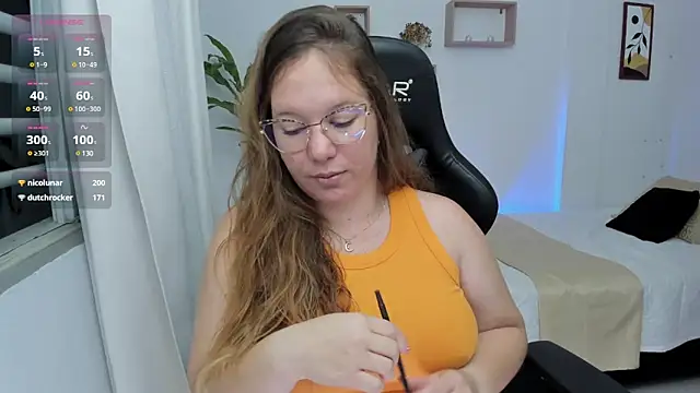 Snapshot of tamy_shine87 chatting on December 19, 4:56 am tamy shine87 online show from December 19, 4:56 am