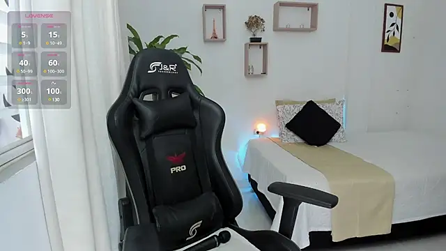 Snapshot of tamy_shine87 chatting on December 24, 5:34 pm tamy shine87 online show from December 24, 5:34 pm