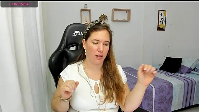 Snapshot of tamy_shine87 chatting on February 8, 2:04 am tamy shine87 online show from February 8, 2:04 am